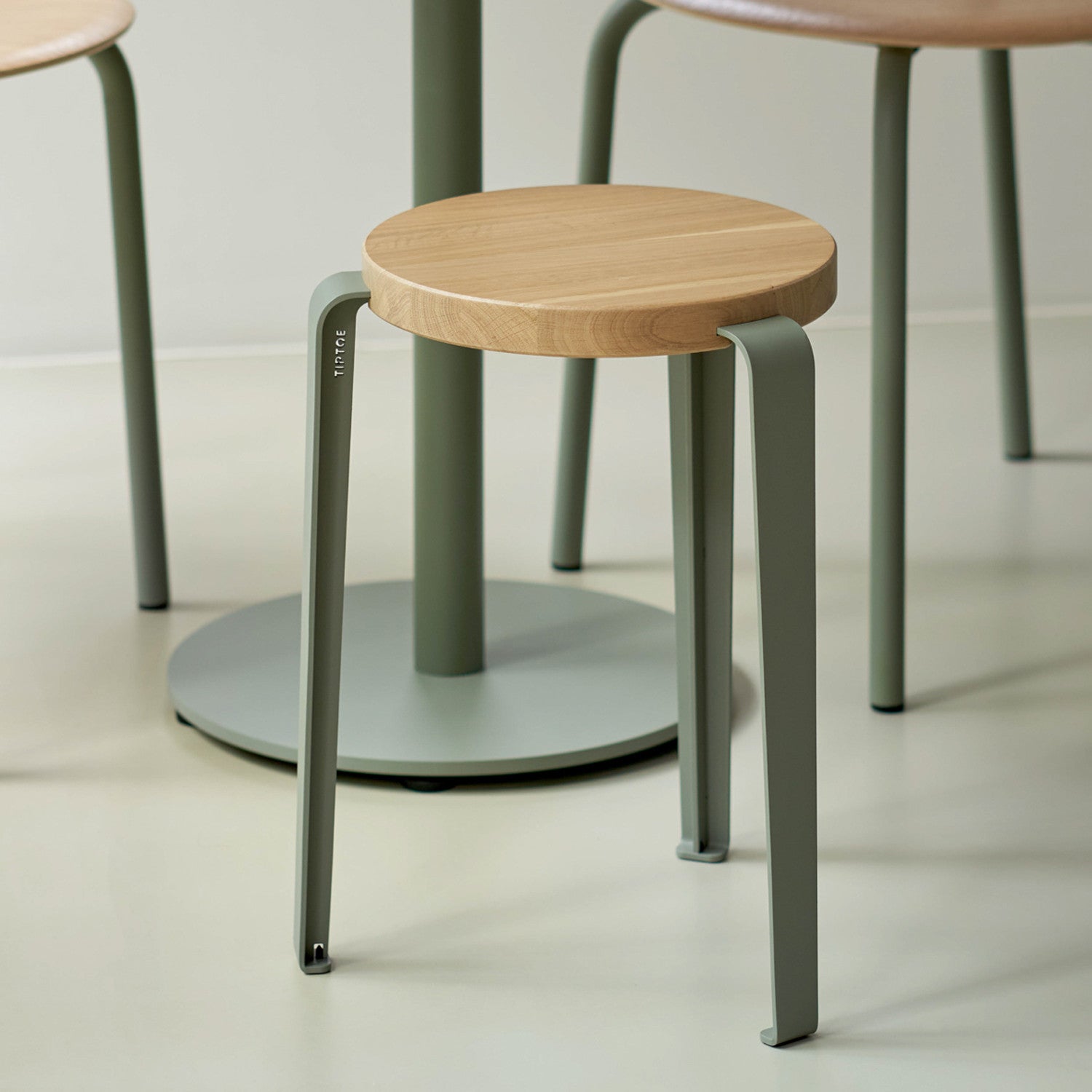 Tabouret LOU dans un intérieur contemporain
